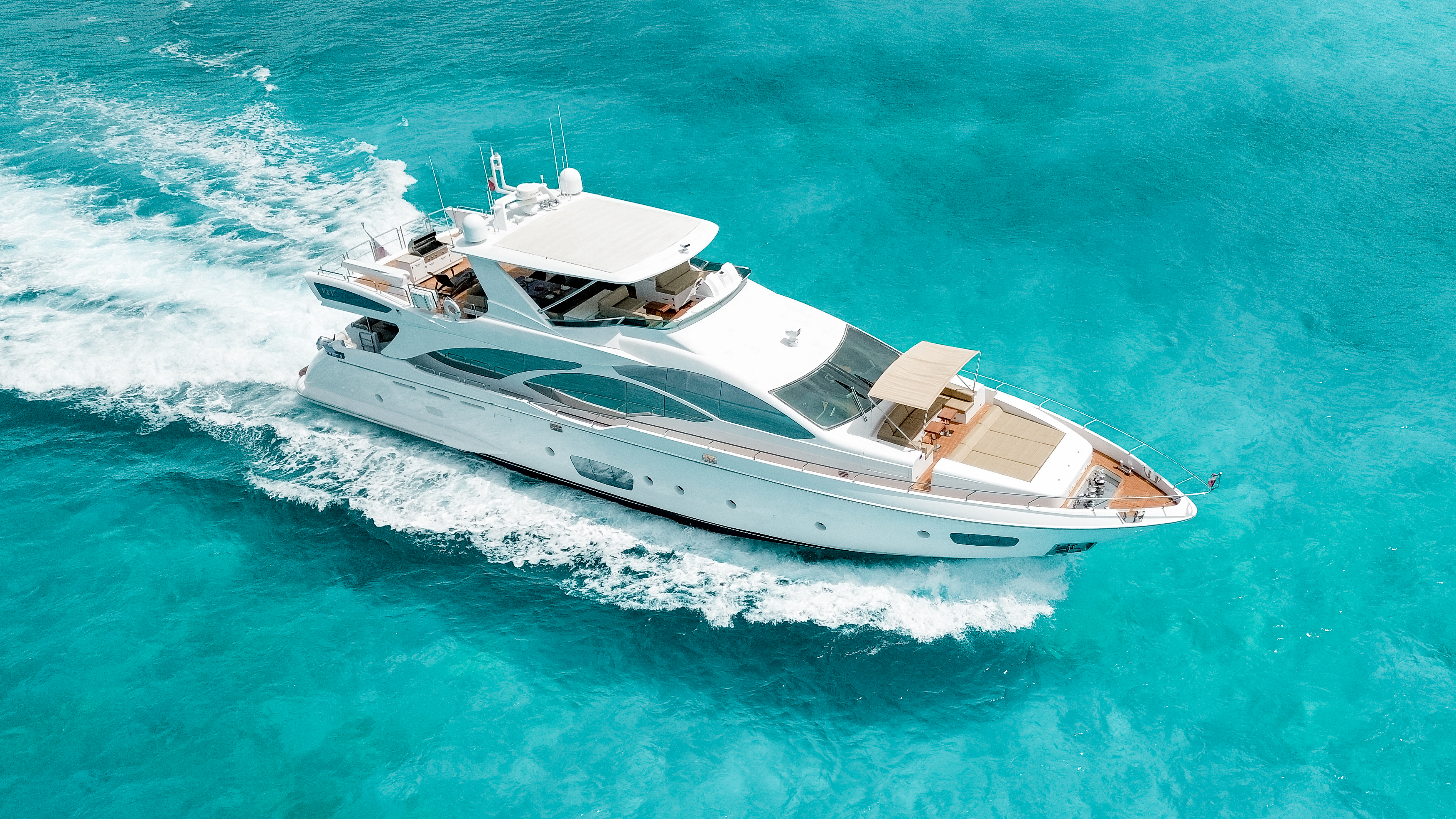 95ft Azimut yacht rental Miami - stern swim platform with water access for snorkeling