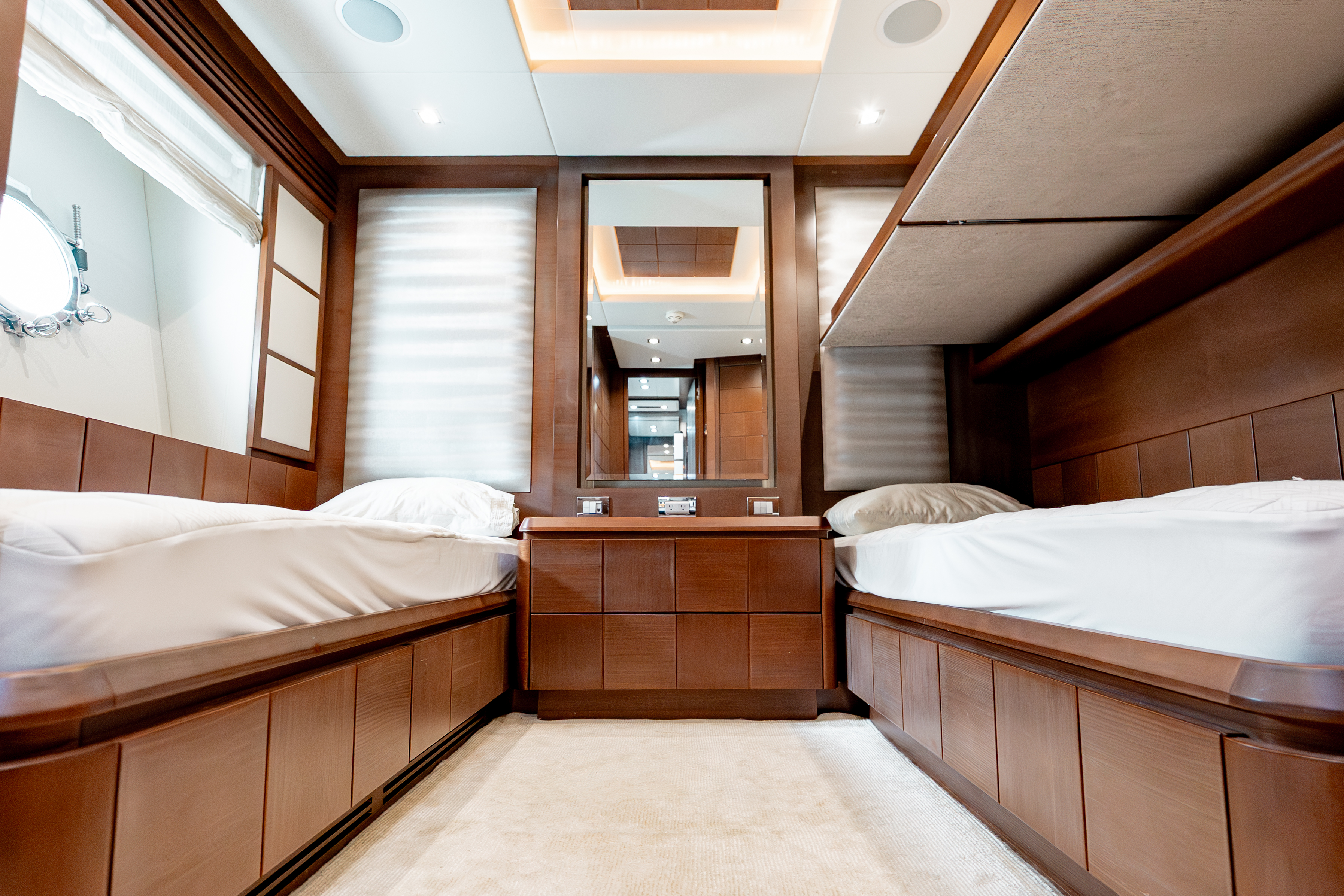 95ft Azimut yacht rental Miami - premium amenities and entertainment system