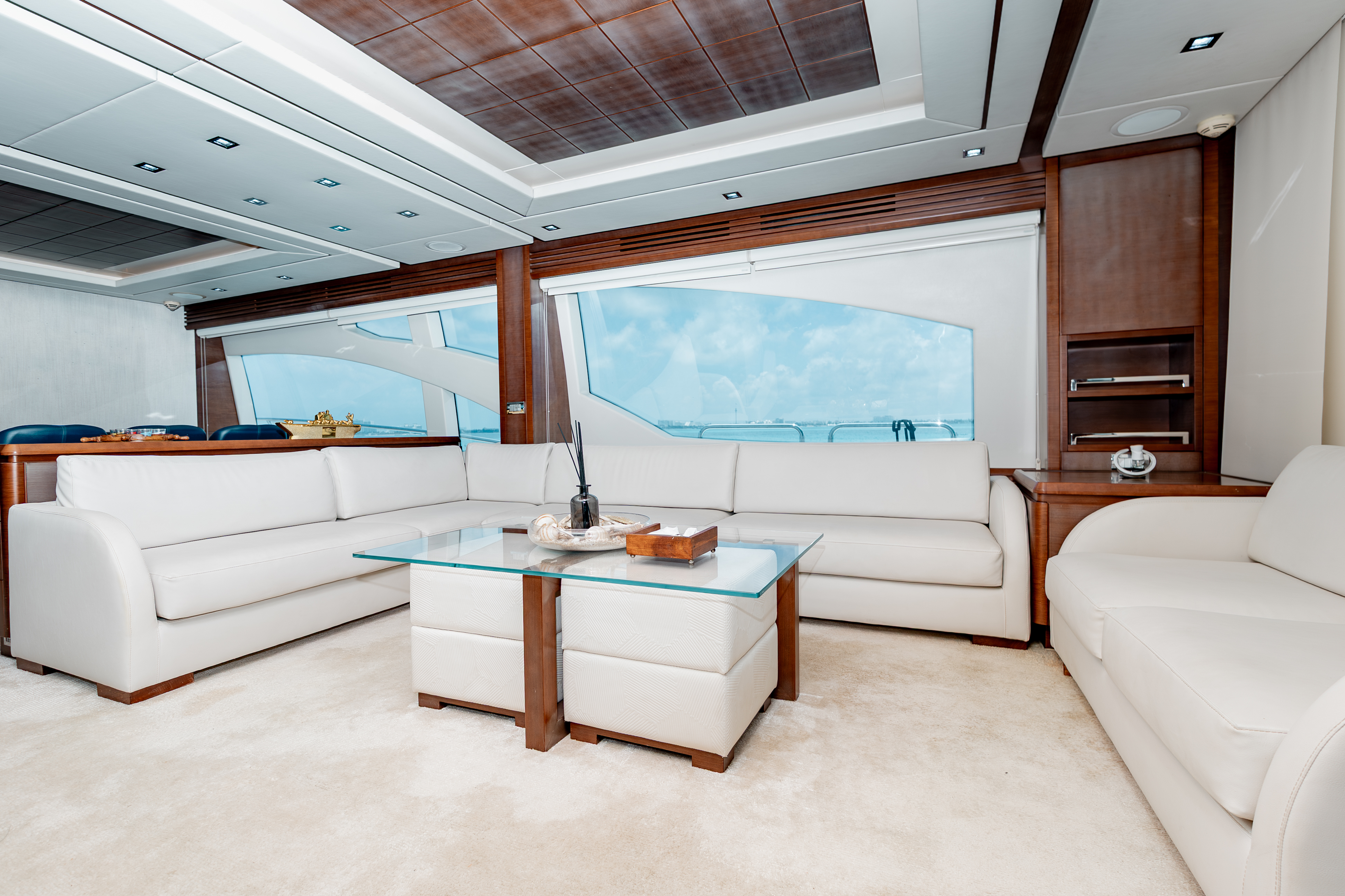 95ft Azimut yacht rental Miami - navigation bridge and helm station