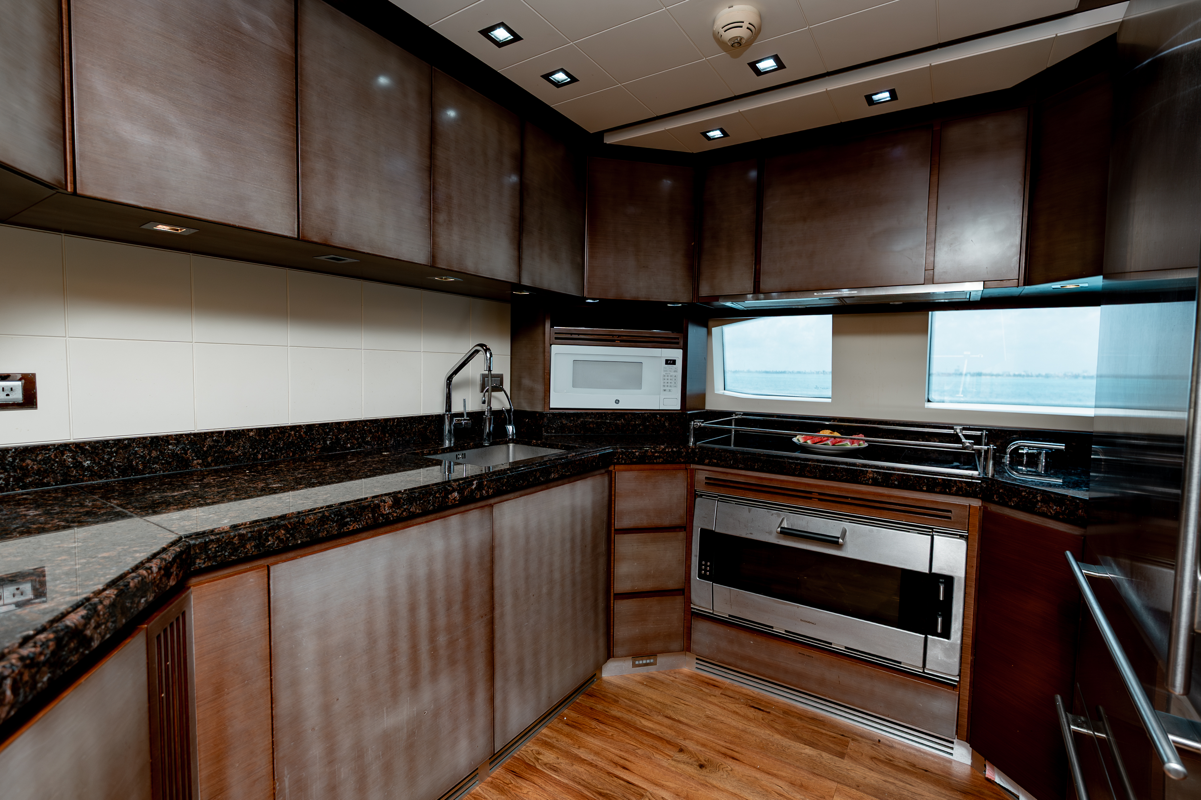95ft Azimut yacht rental Miami - premium amenities and entertainment system