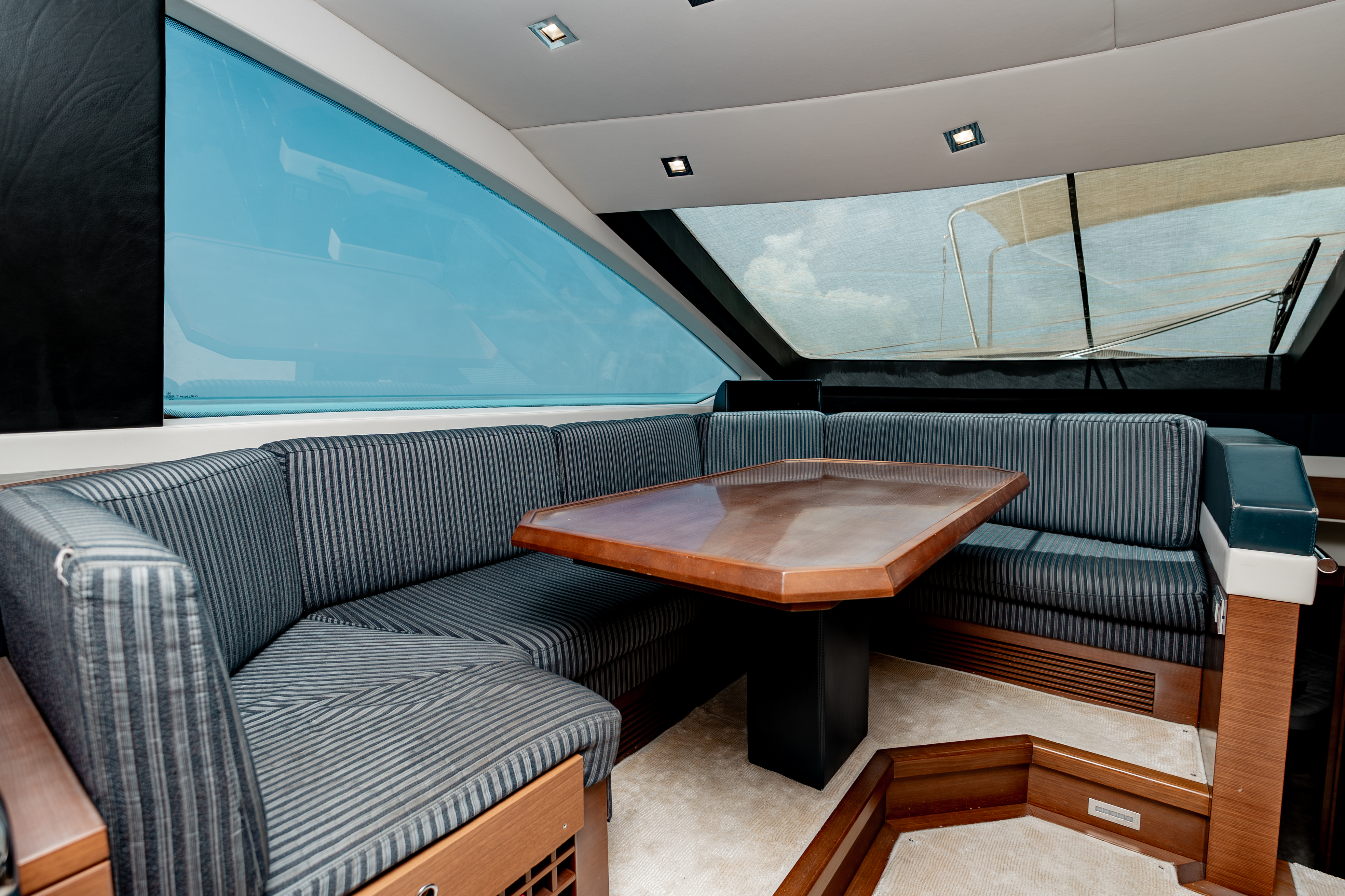 95ft Azimut yacht rental Miami - navigation bridge and helm station