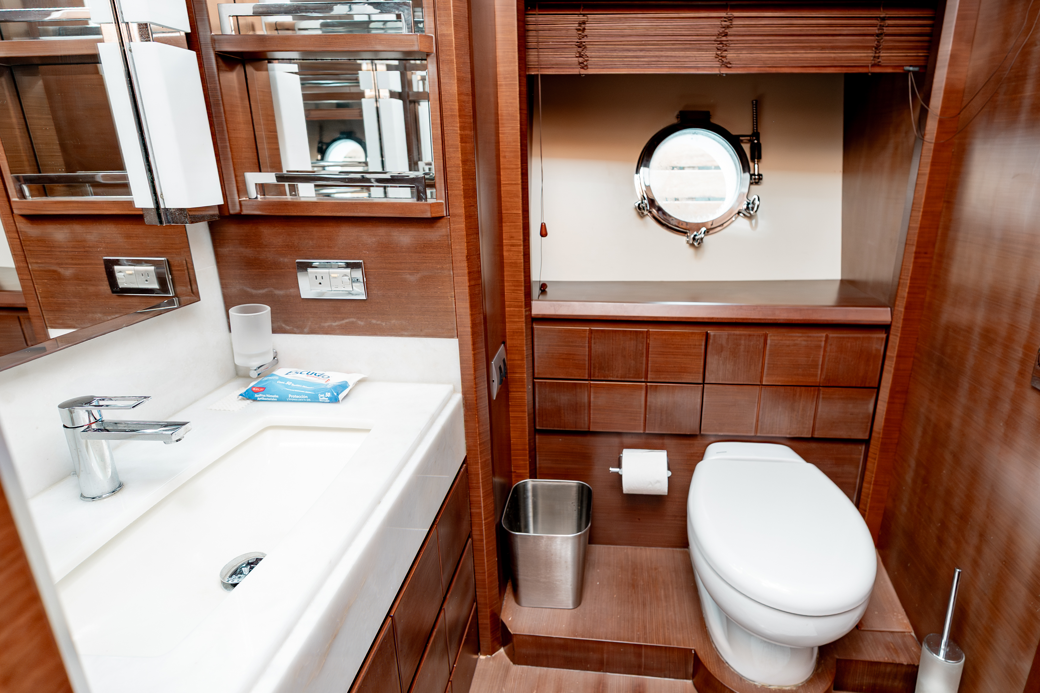 95ft Azimut yacht rental Miami - comfortable lounge area for group celebrations