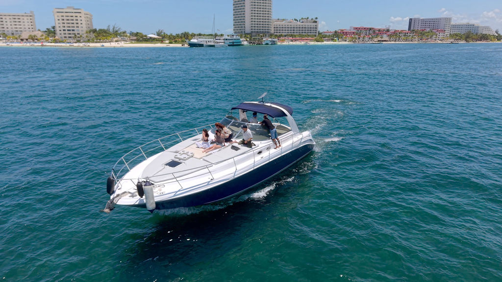 45ft Sea Ray Sundancer luxury yacht charter Miami - exterior view perfect for parties and celebrations