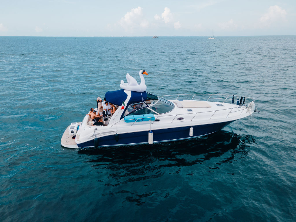 45ft Sea Ray Sundancer yacht rental Miami - bow seating area perfect for sunbathing and relaxation