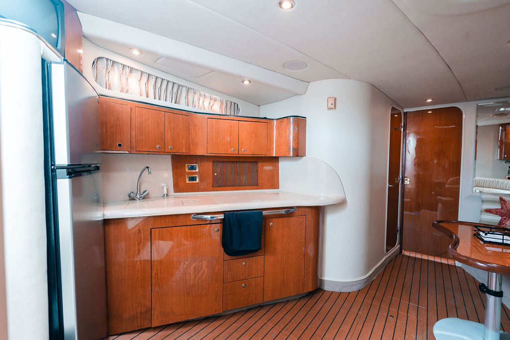 45ft Sea Ray Sundancer yacht rental Miami - navigation bridge and helm station