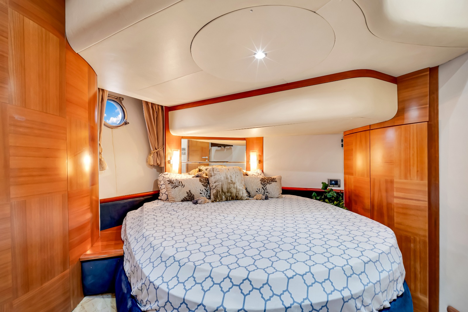 55ft Pink Panther Flybridge yacht rental Miami - premium amenities and entertainment system