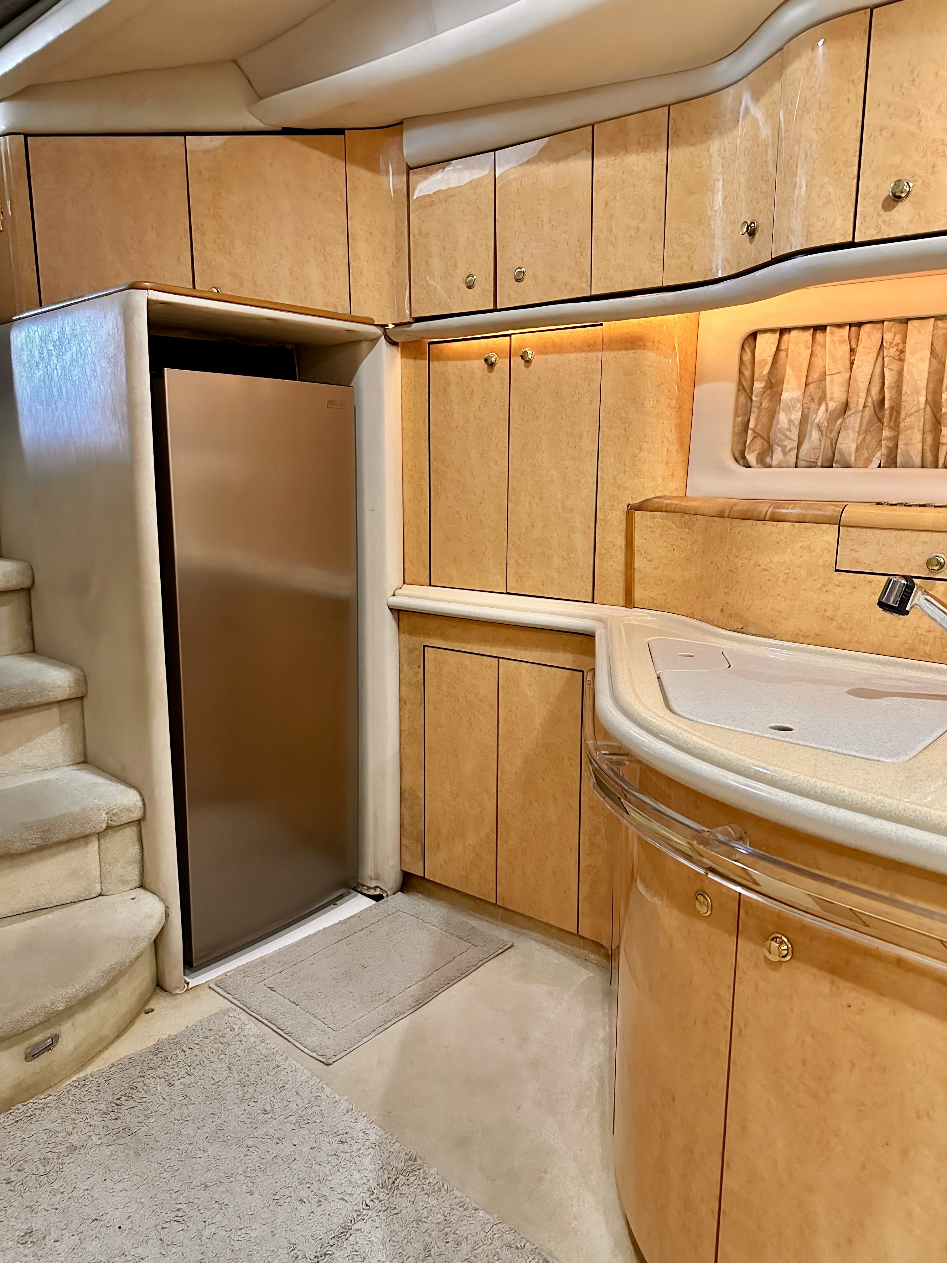 60ft Pink Sea Ray yacht rental Miami - navigation bridge and helm station