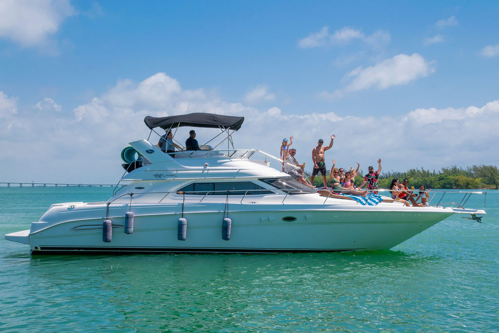 48ft Sea Ray luxury yacht charter Miami - exterior view perfect for parties and celebrations