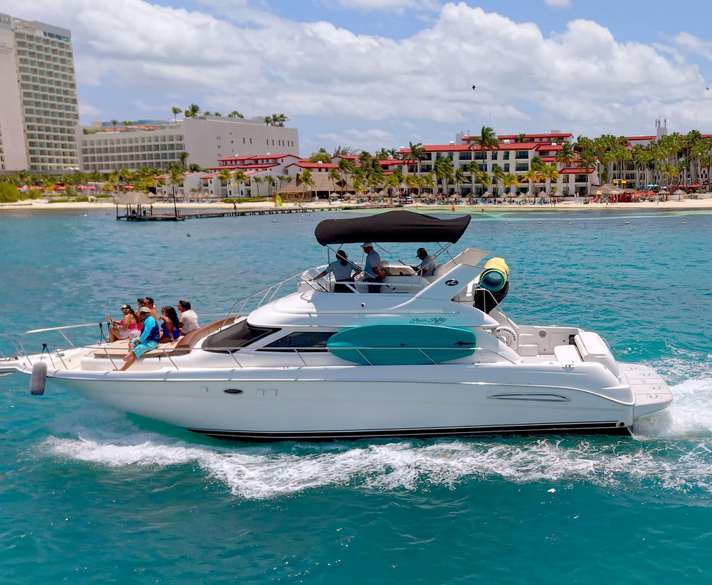 48ft Sea Ray yacht rental Miami - stern swim platform with water access for snorkeling