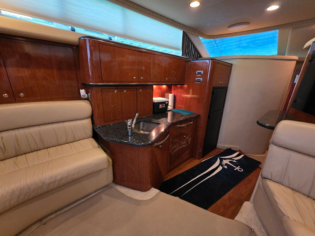 48ft Sea Ray yacht rental Miami - flybridge with panoramic views of Miami skyline