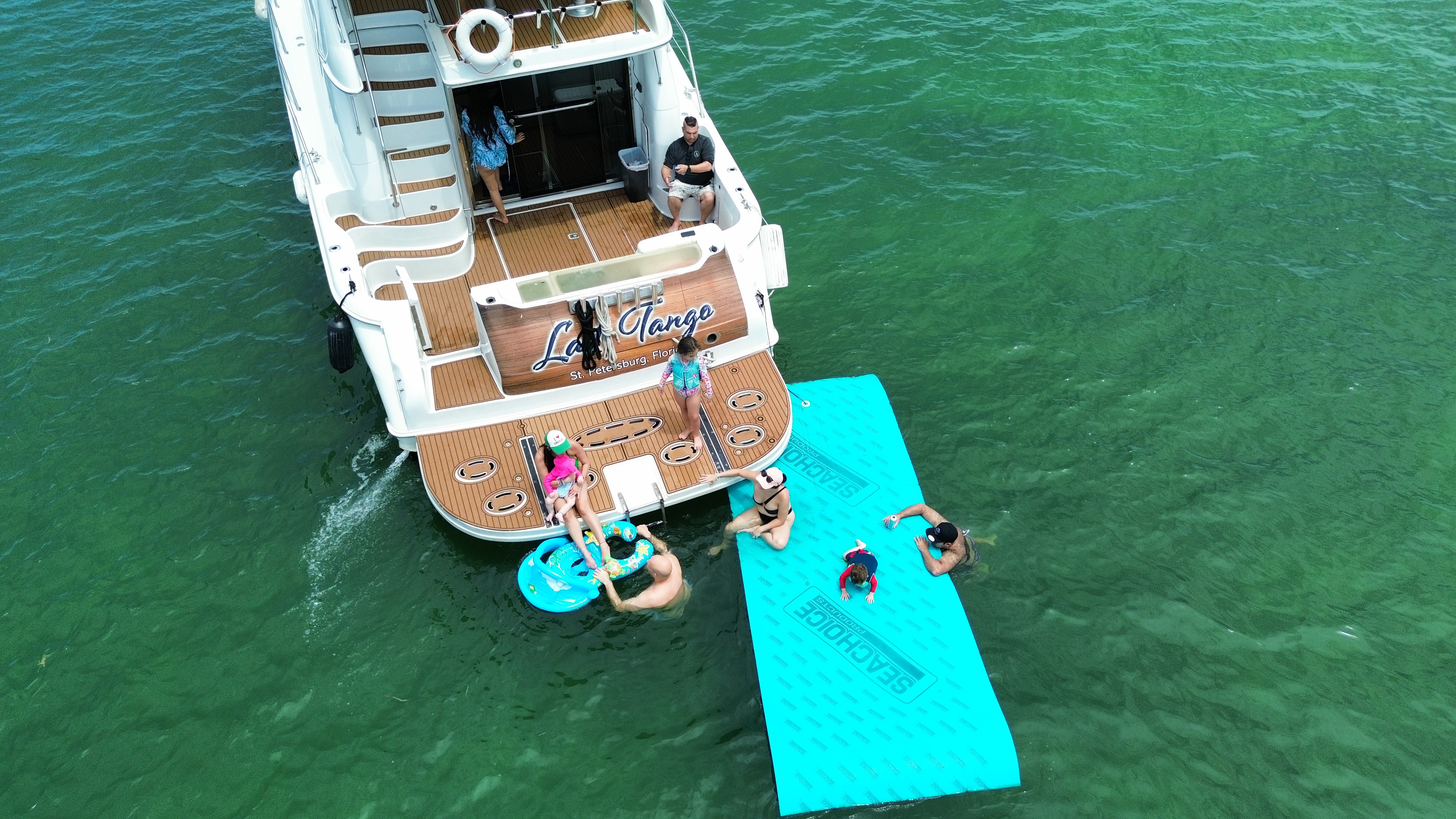 55ft Searay L yacht rental Miami - navigation bridge and helm station