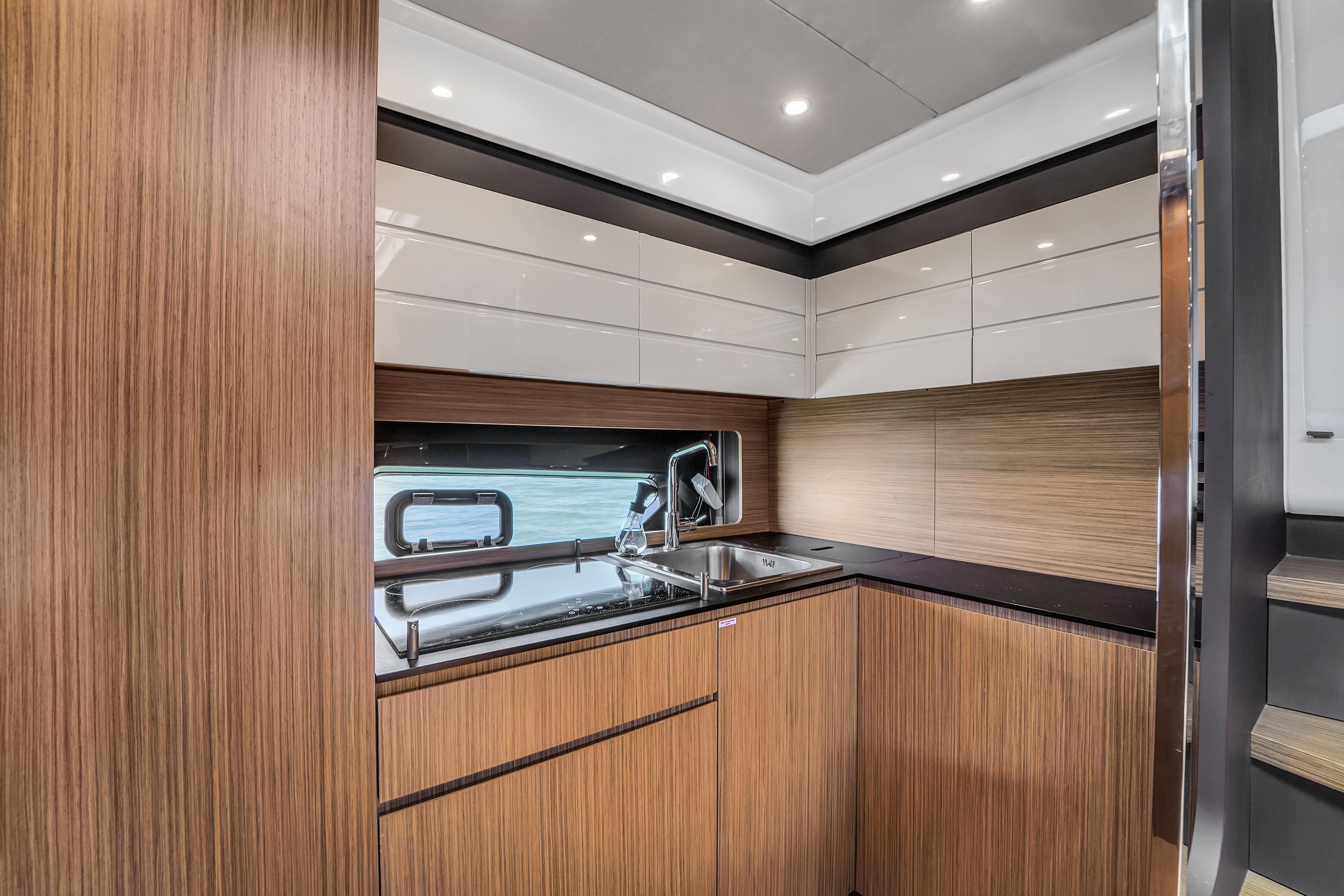 45ft Azimut Atlantis yacht rental Miami - stern swim platform with water access for snorkeling
