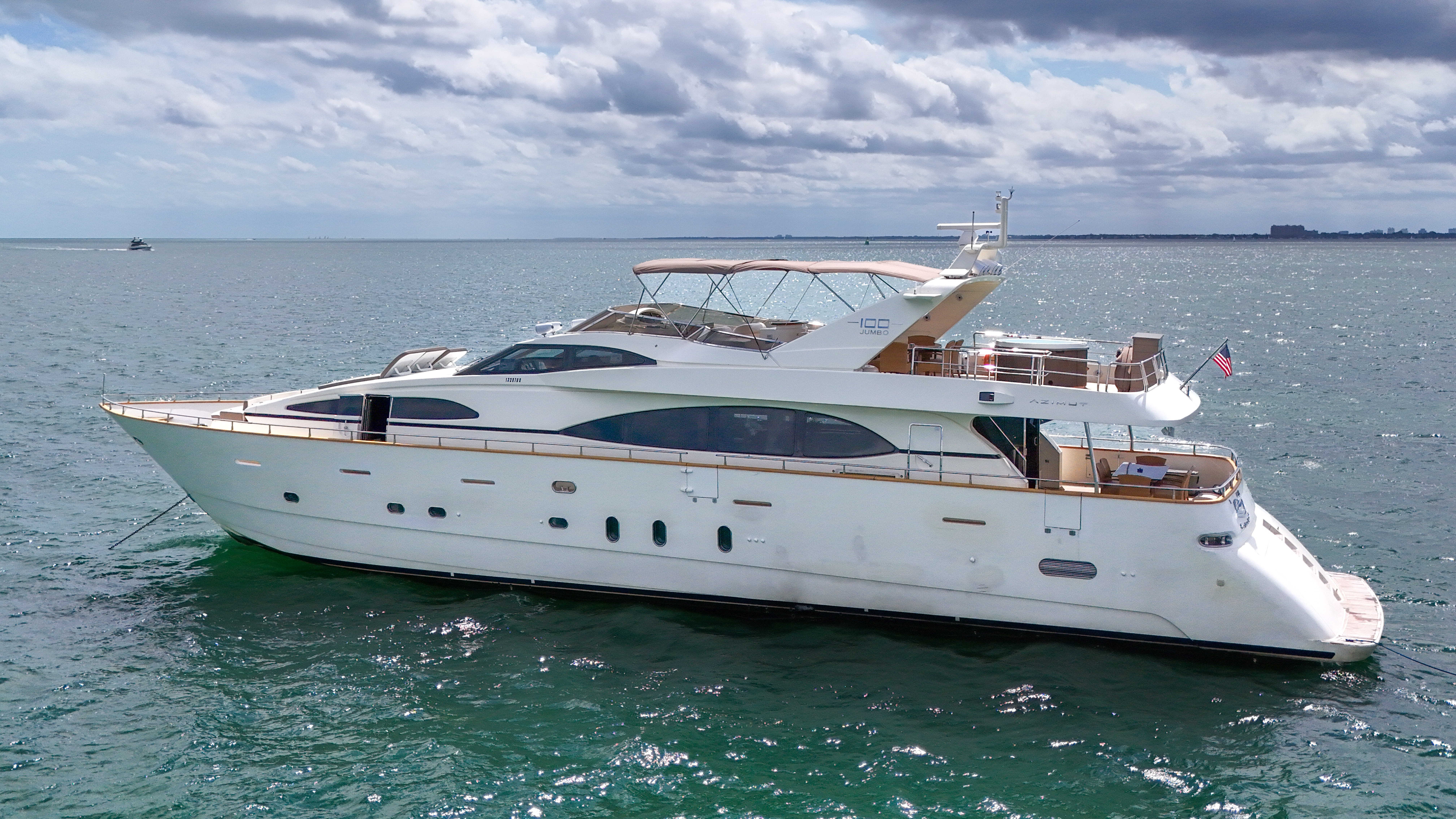 100ft Azimut D yacht rental Miami - stern swim platform with water access for snorkeling