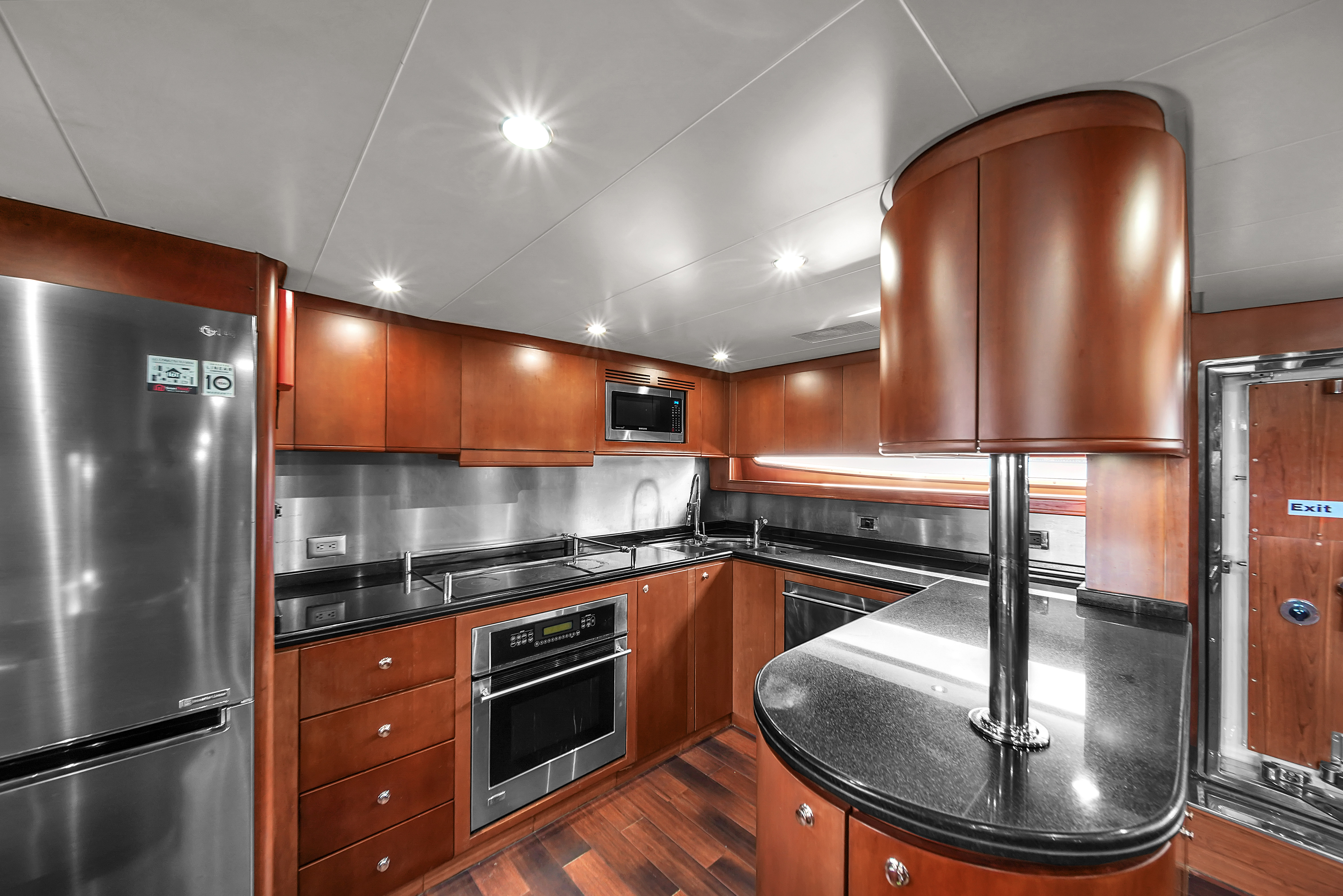 100ft Azimut D yacht rental Miami - premium amenities and entertainment system