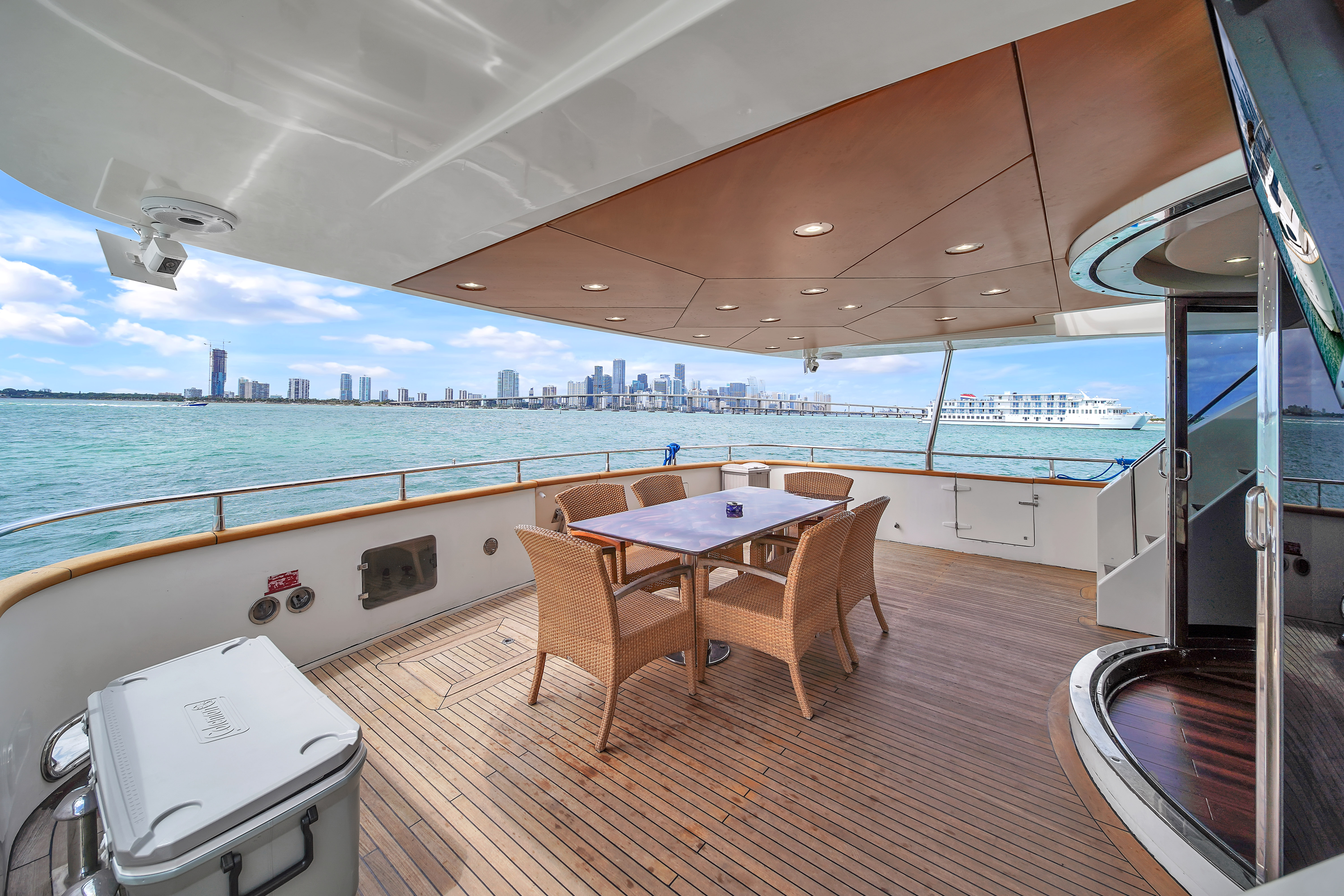 100ft Azimut D yacht rental Miami - galley kitchen for catered yacht events