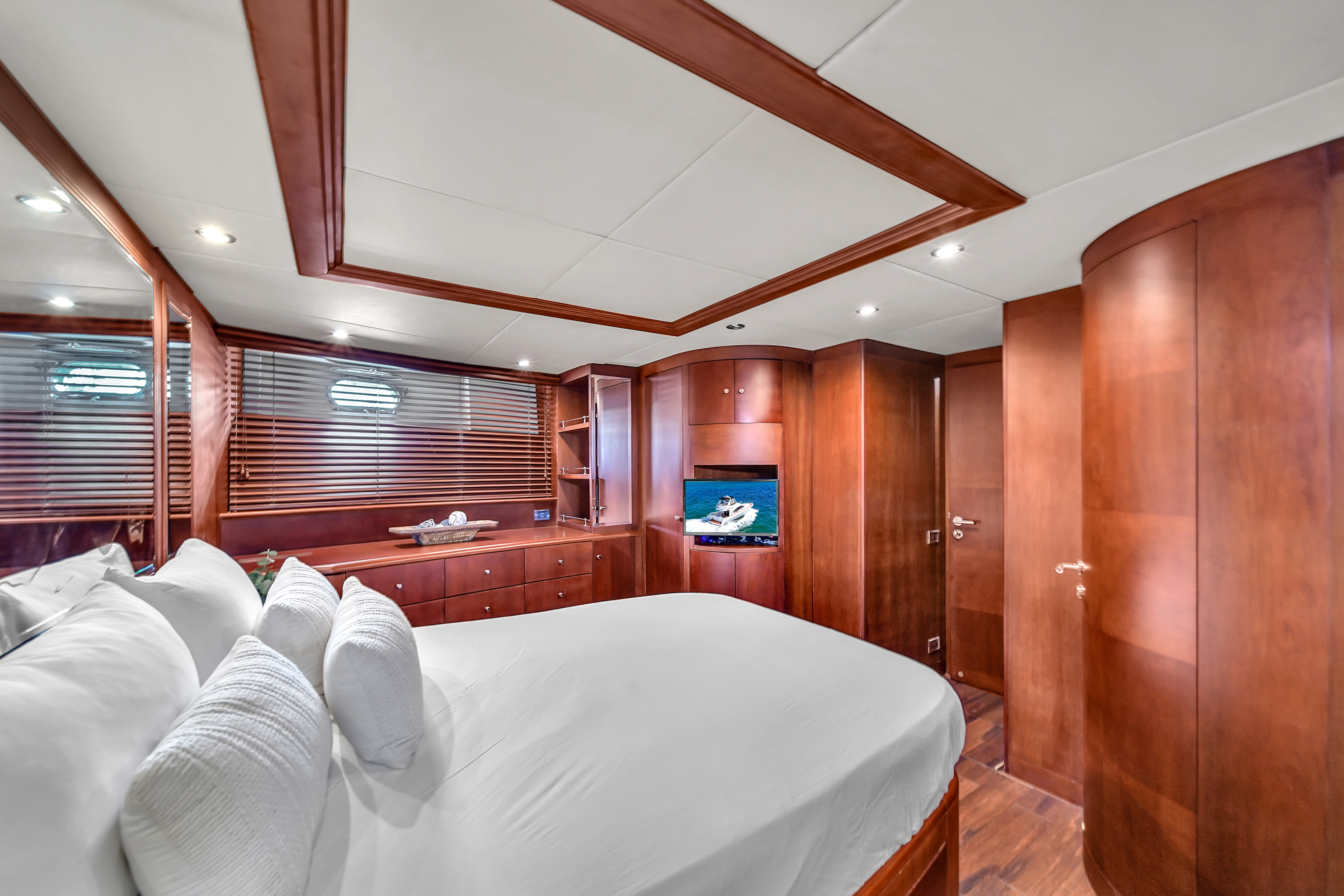 100ft Azimut D yacht rental Miami - navigation bridge and helm station