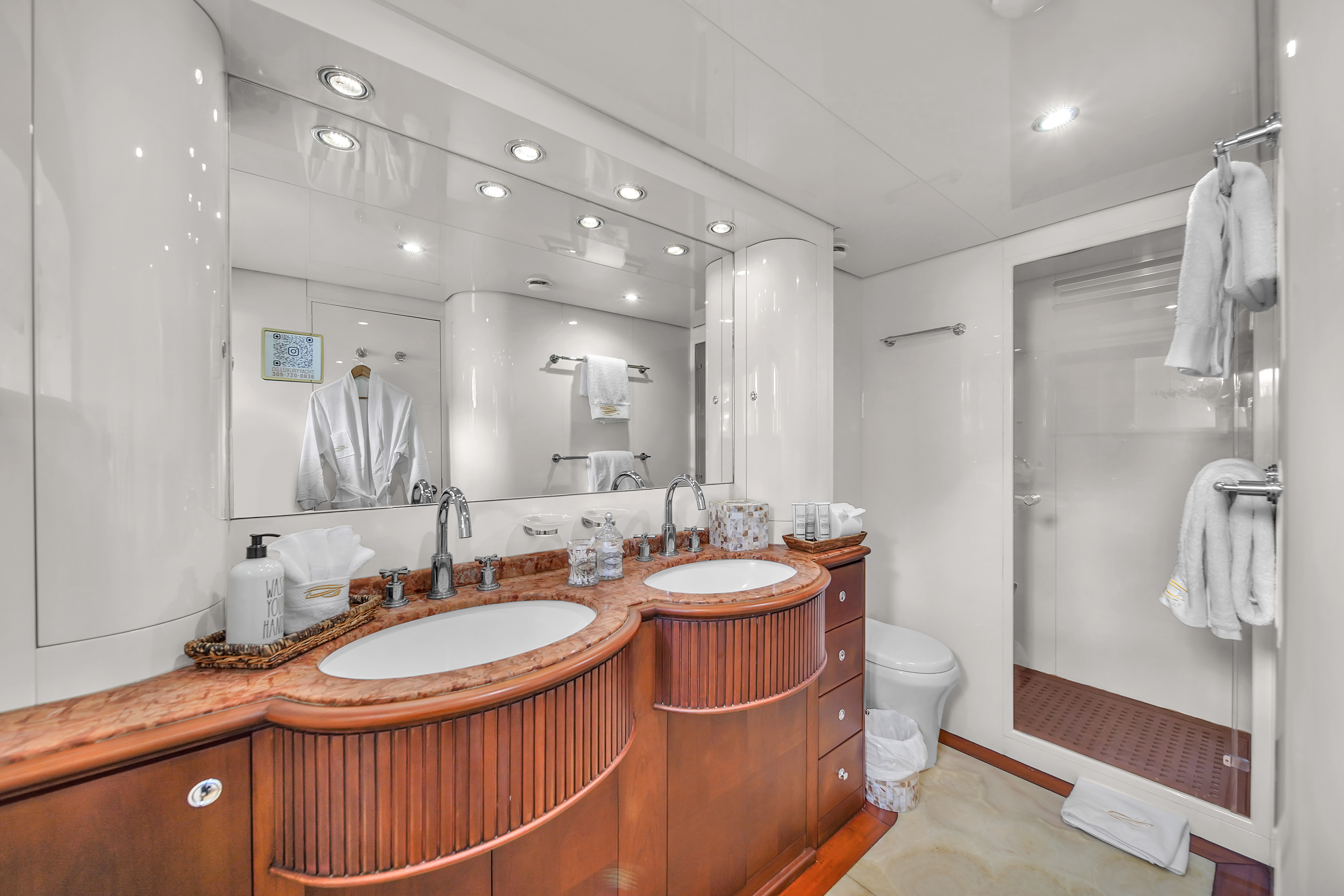 100ft Azimut D yacht rental Miami - bow seating area perfect for sunbathing and relaxation